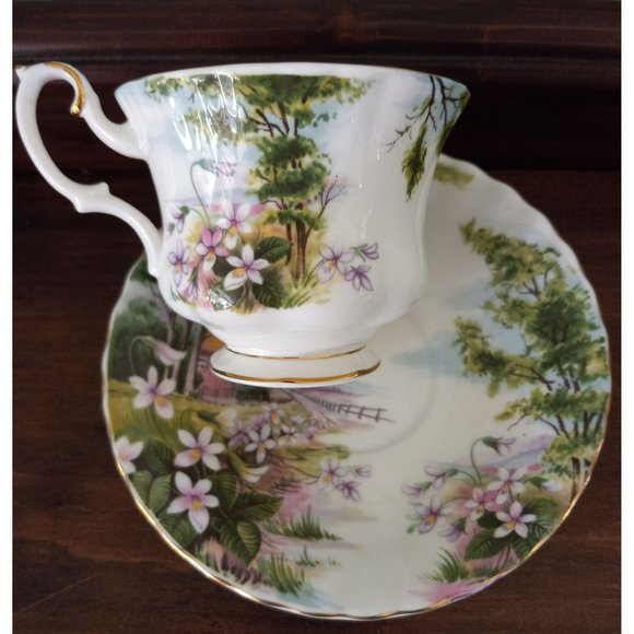 Vintage Royal Albert Bone China England Country Scenes Dingle Dell Teacup and Sa - Picture 3 of 15